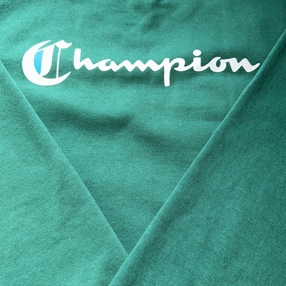NWOT Men’s Champion Powerblend Crew Neck Sweatshirt